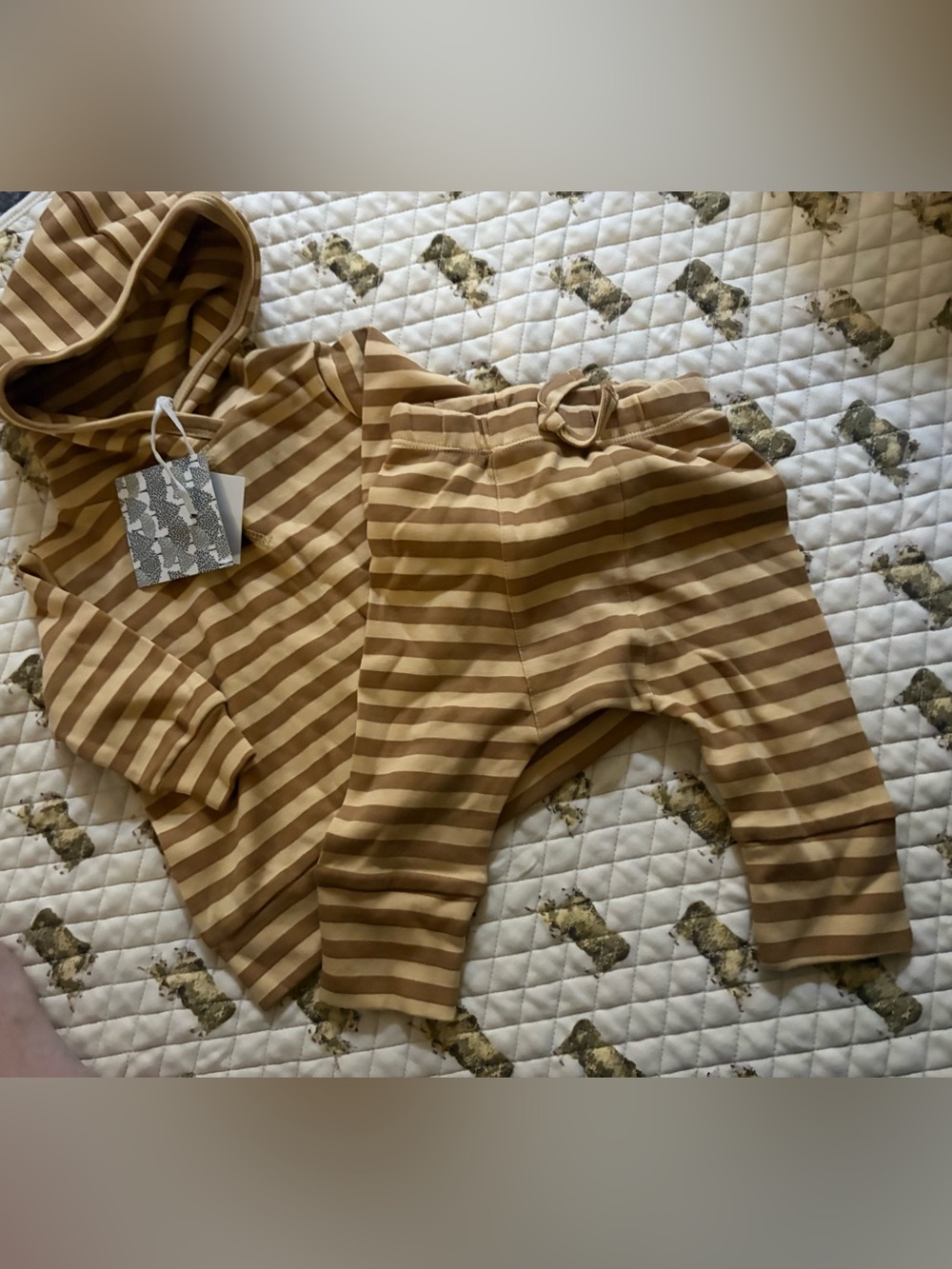 Kate Quinn Striped Hooded Top and Pant Set 🌵6-12 months